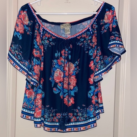 GUC Flying🍅 Sz-S Scoping Neckline/Cold Shoulder, Angle Sleeves, Lightweight Top - Picture 6 of 16